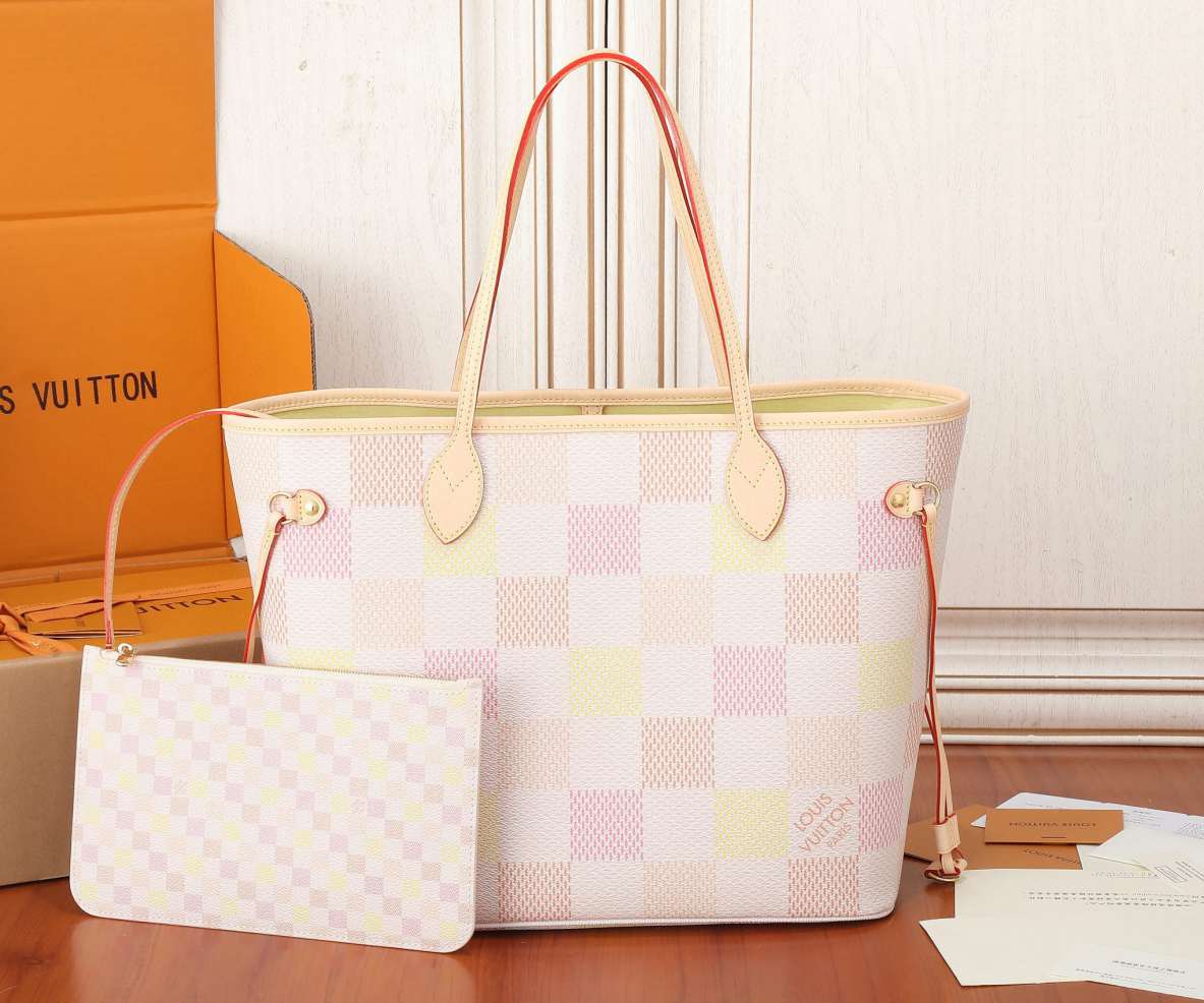 L\V NEW WOMENS HANDBAG 240512