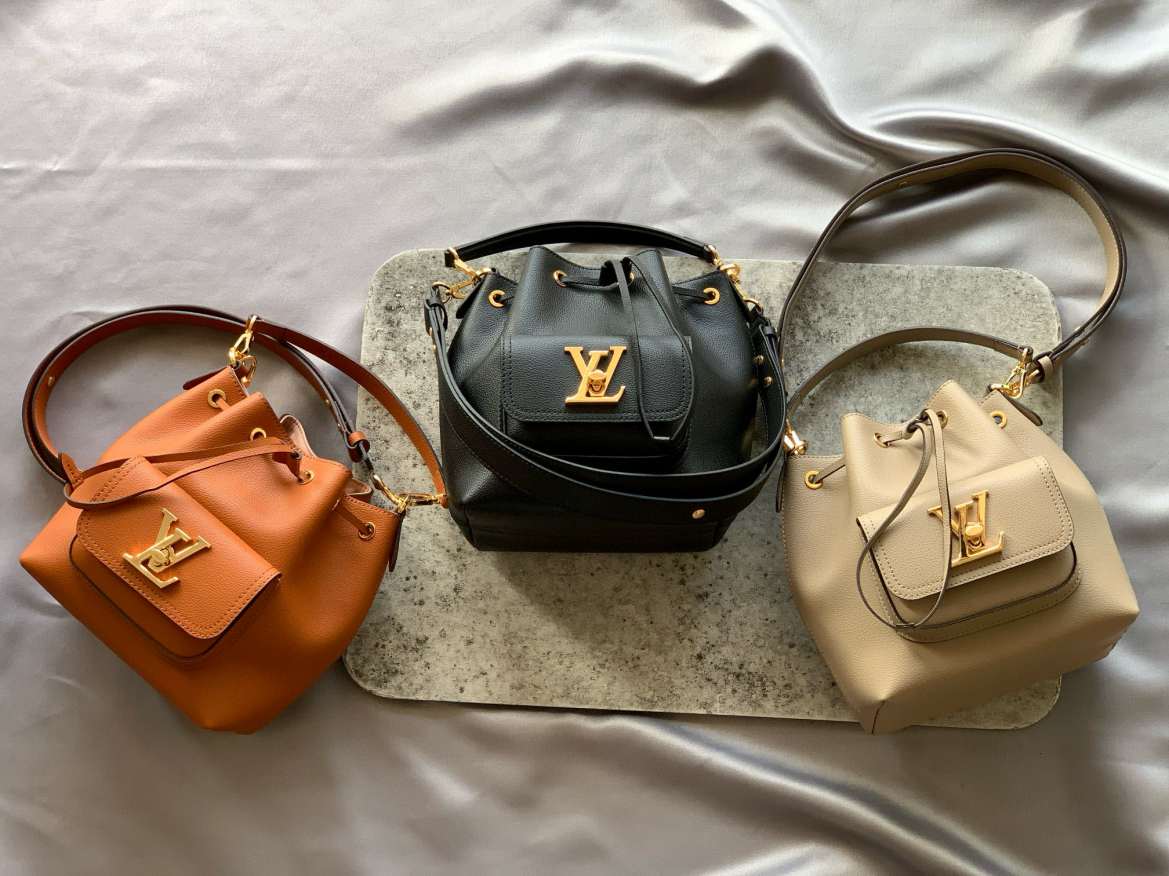 L\V NEW WOMENS HANDBAG 240512