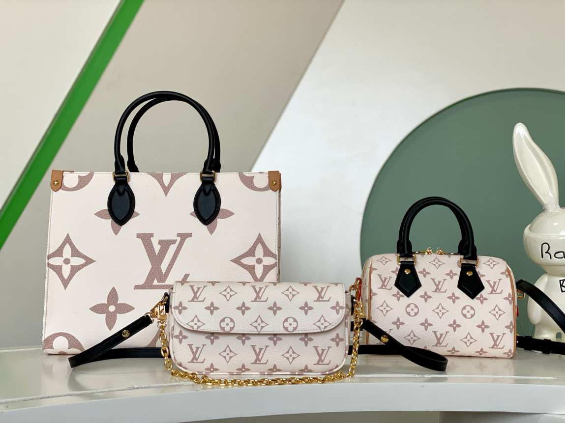 L\V NEW WOMENS HANDBAG 240512