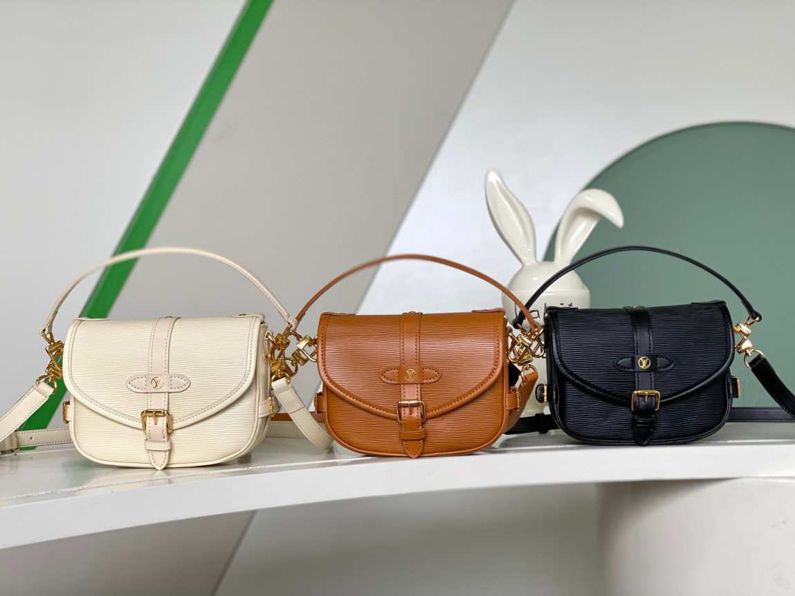 L\V NEW WOMENS HANDBAG 240512