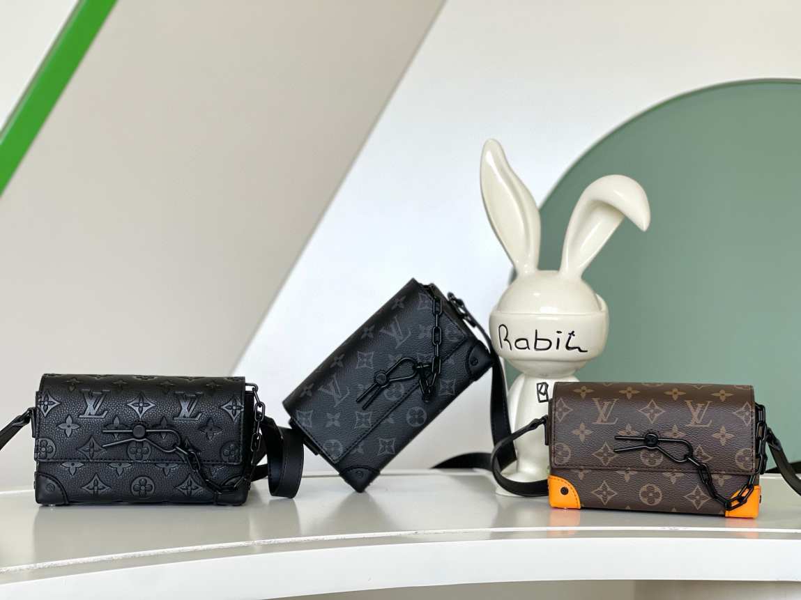 L\V NEW MENS BAG 240513