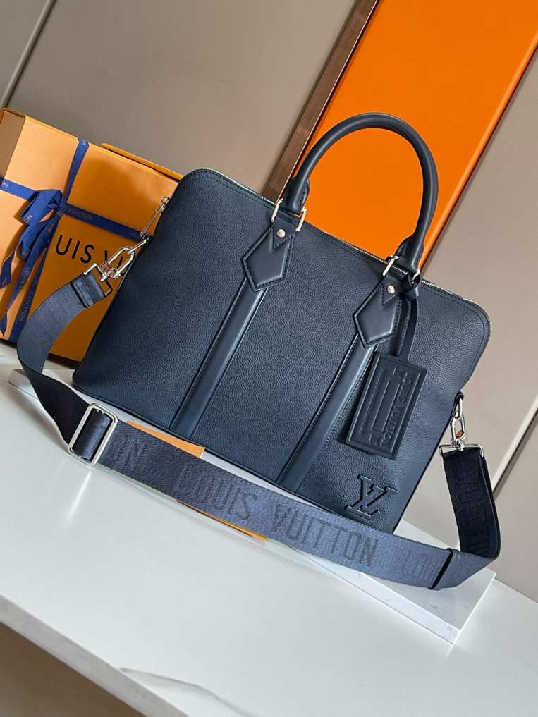 L\V MENS BAG 240709