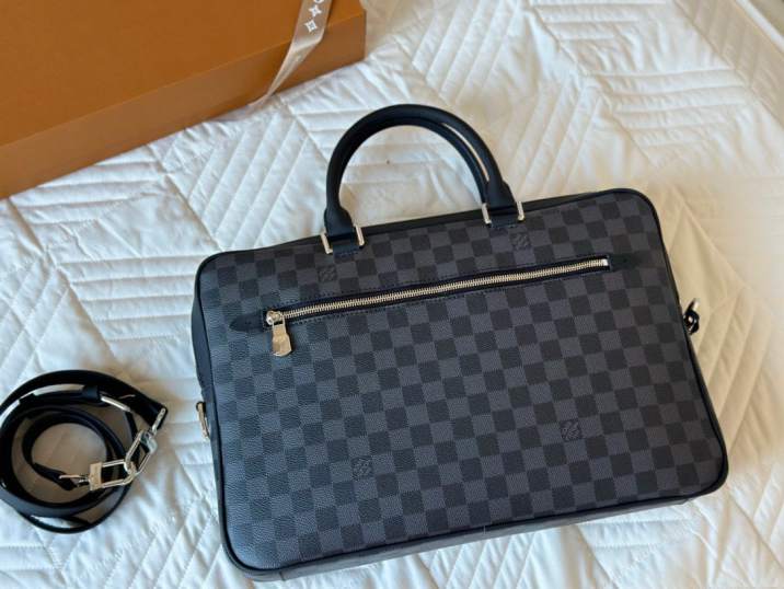L\V MENS BAG 240709