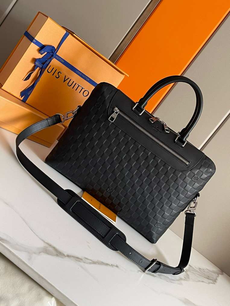 L\V MENS BAG 240709