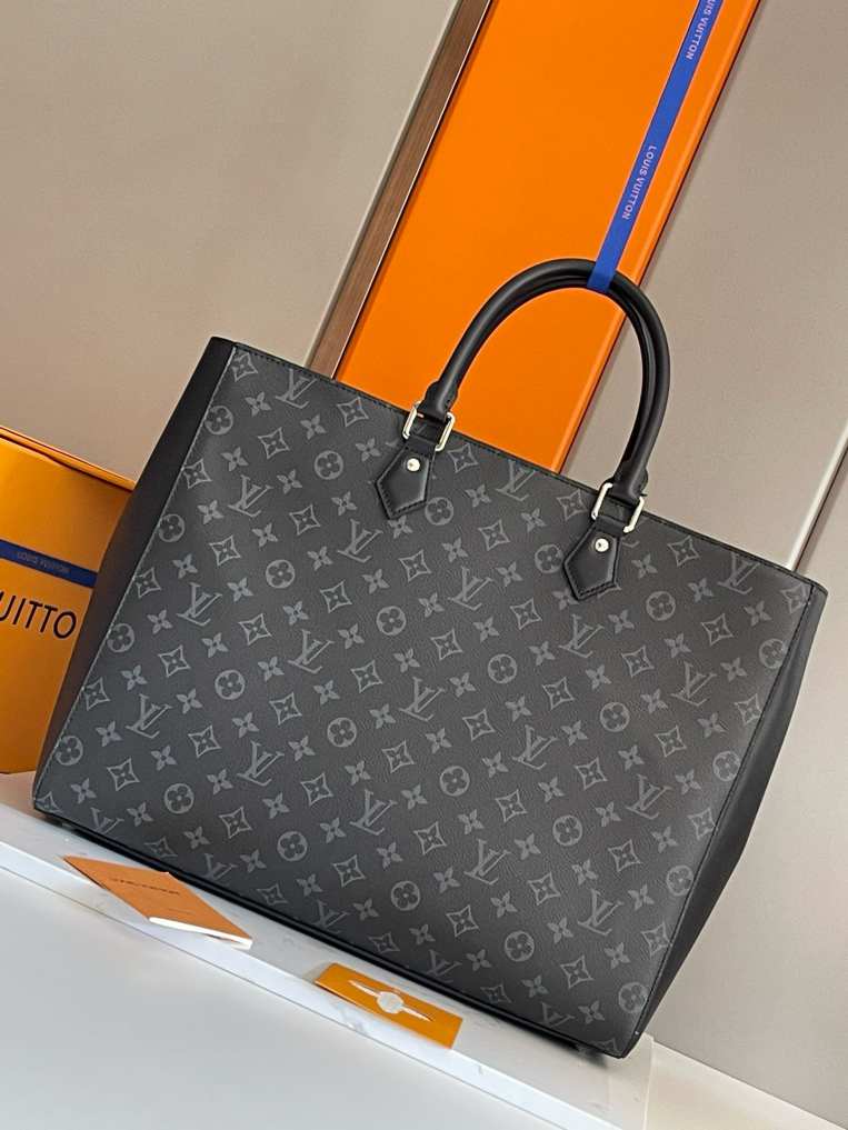 L\V MENS BAG 240709