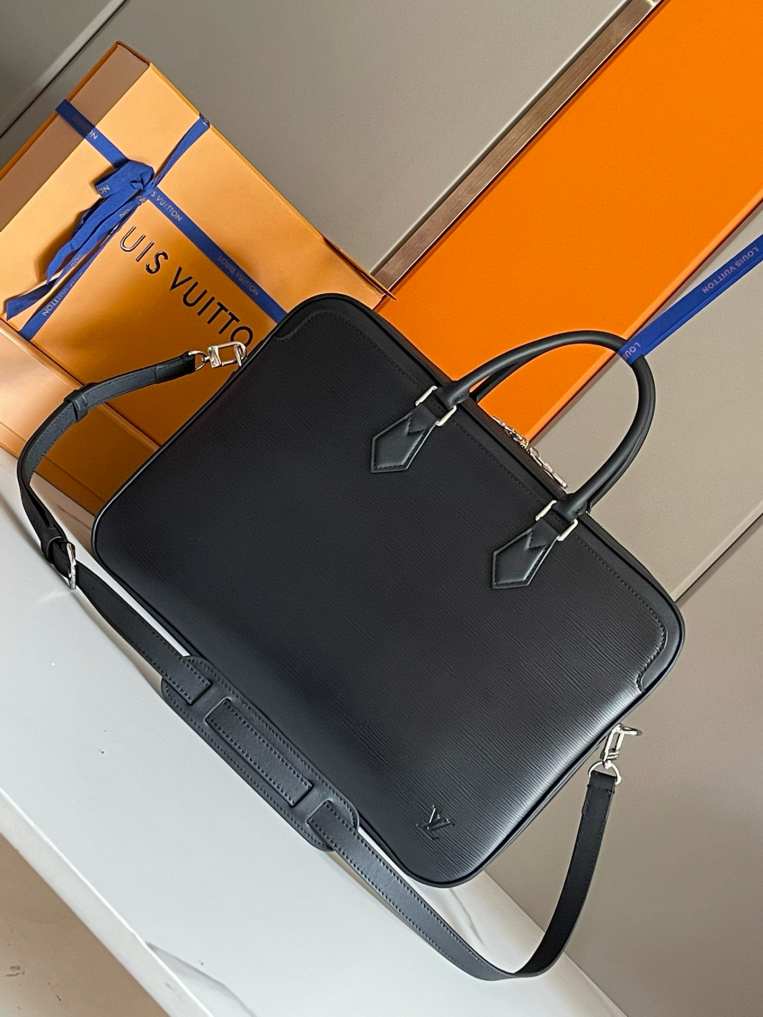 L\V MENS BAG 240709