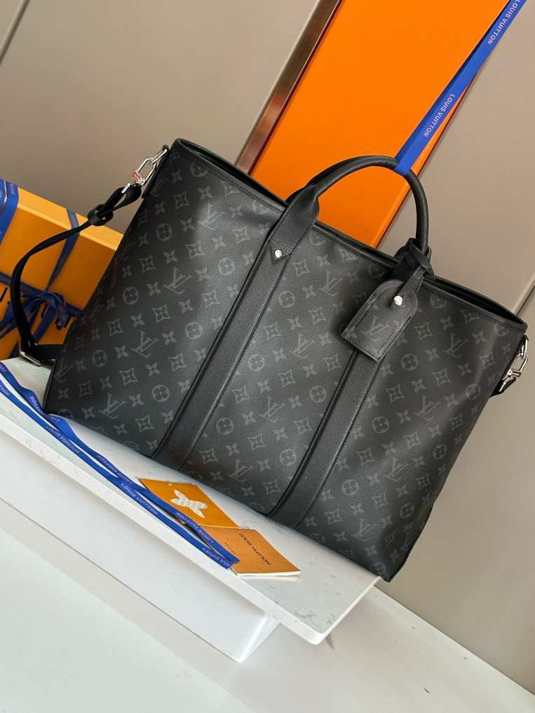 L\V MENS BAG 240709