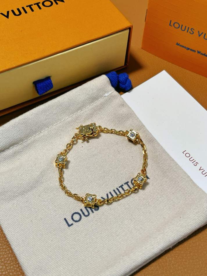 L\V BRACELET 240723