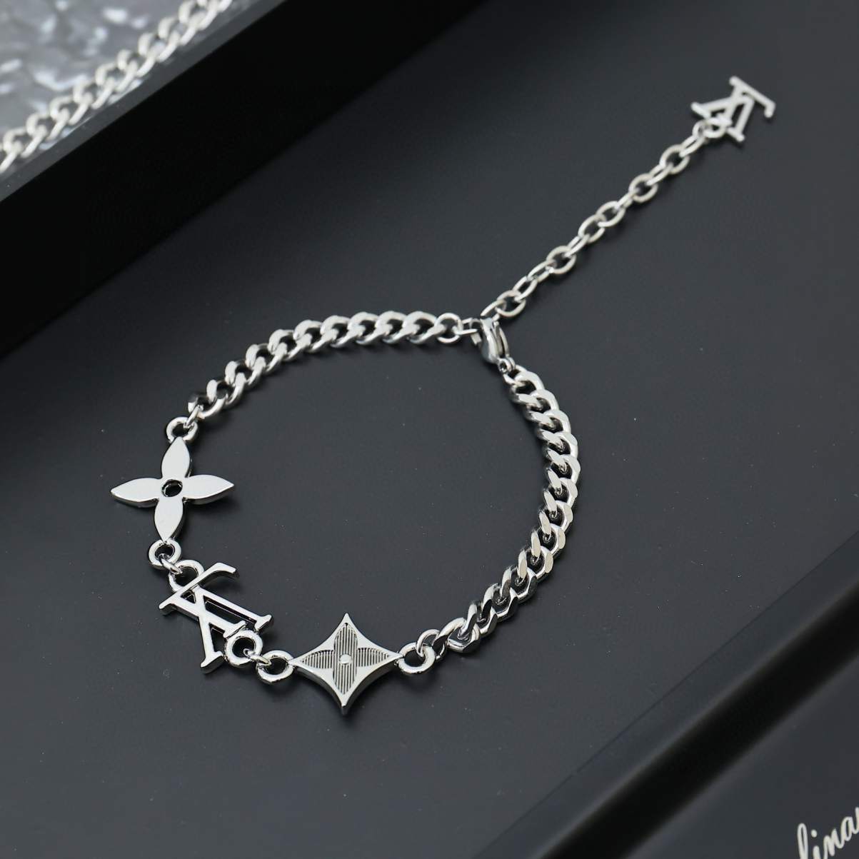 L\V BRACELET 240723