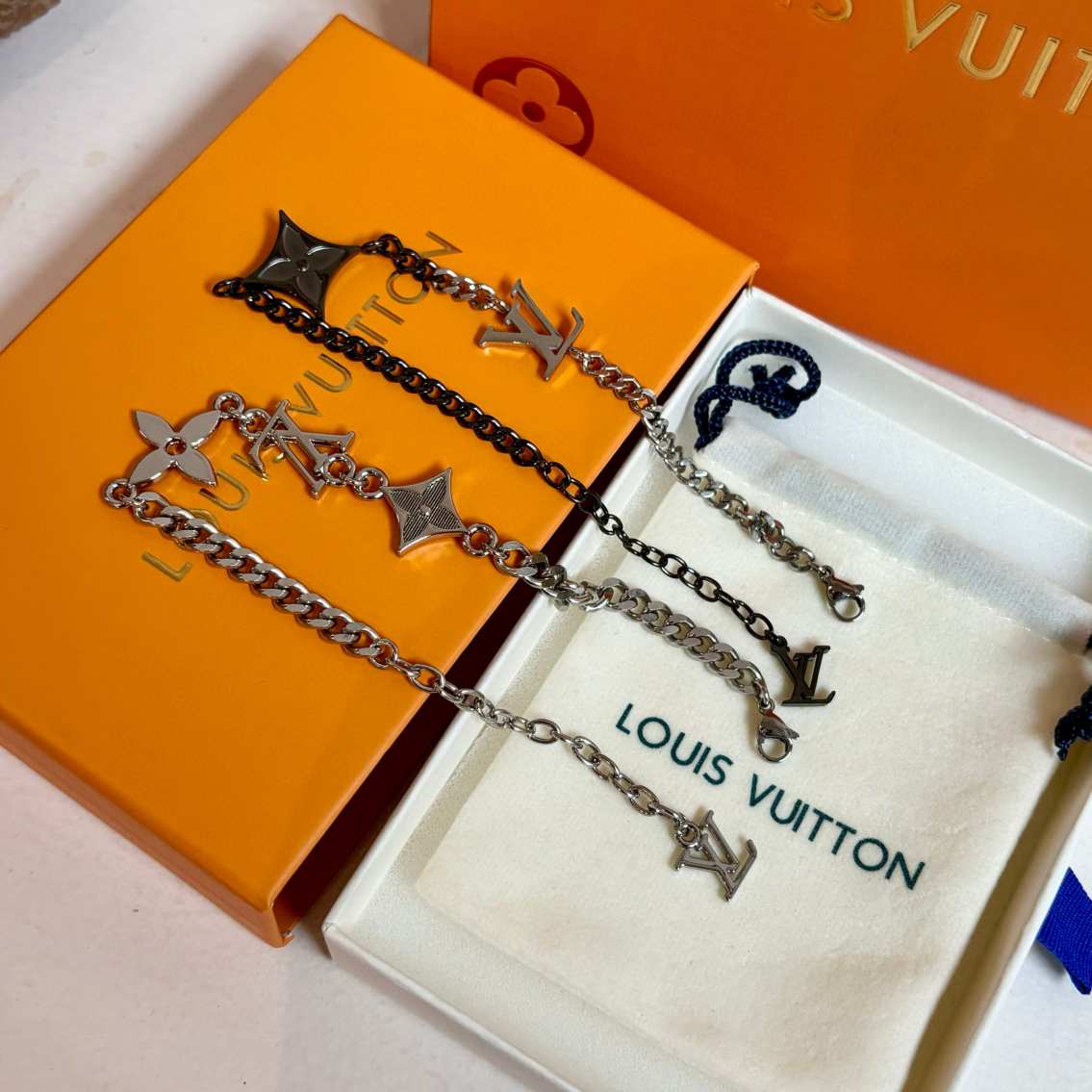 L\V BRACELET 240723