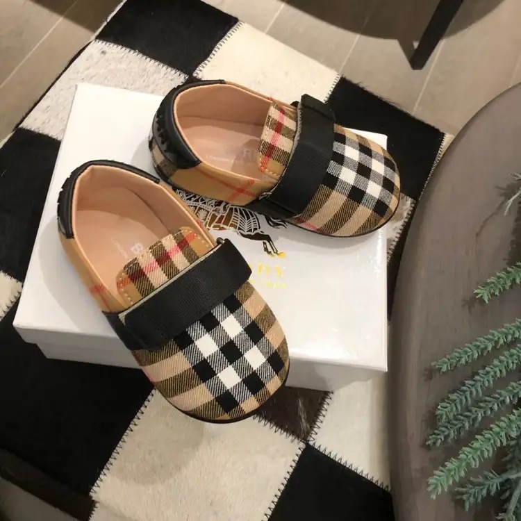 Baby childrens shoes 241023