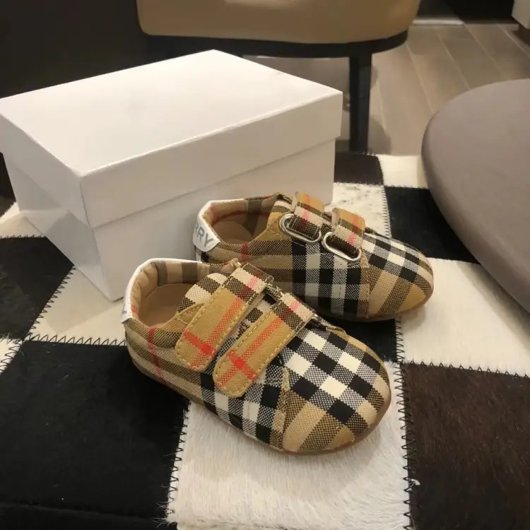 Baby childrens shoes 241023