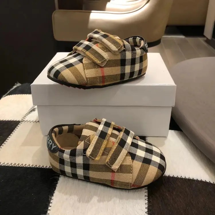 Baby childrens shoes 241023