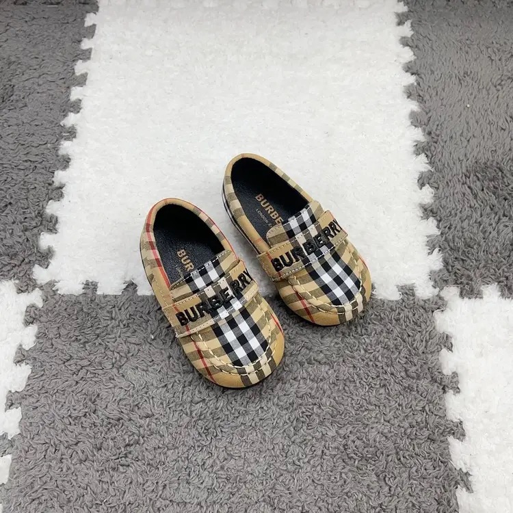 Baby childrens shoes 241023