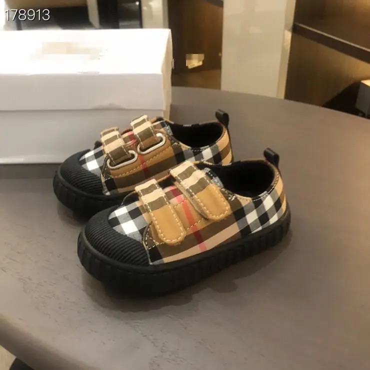 Baby childrens shoes 241023