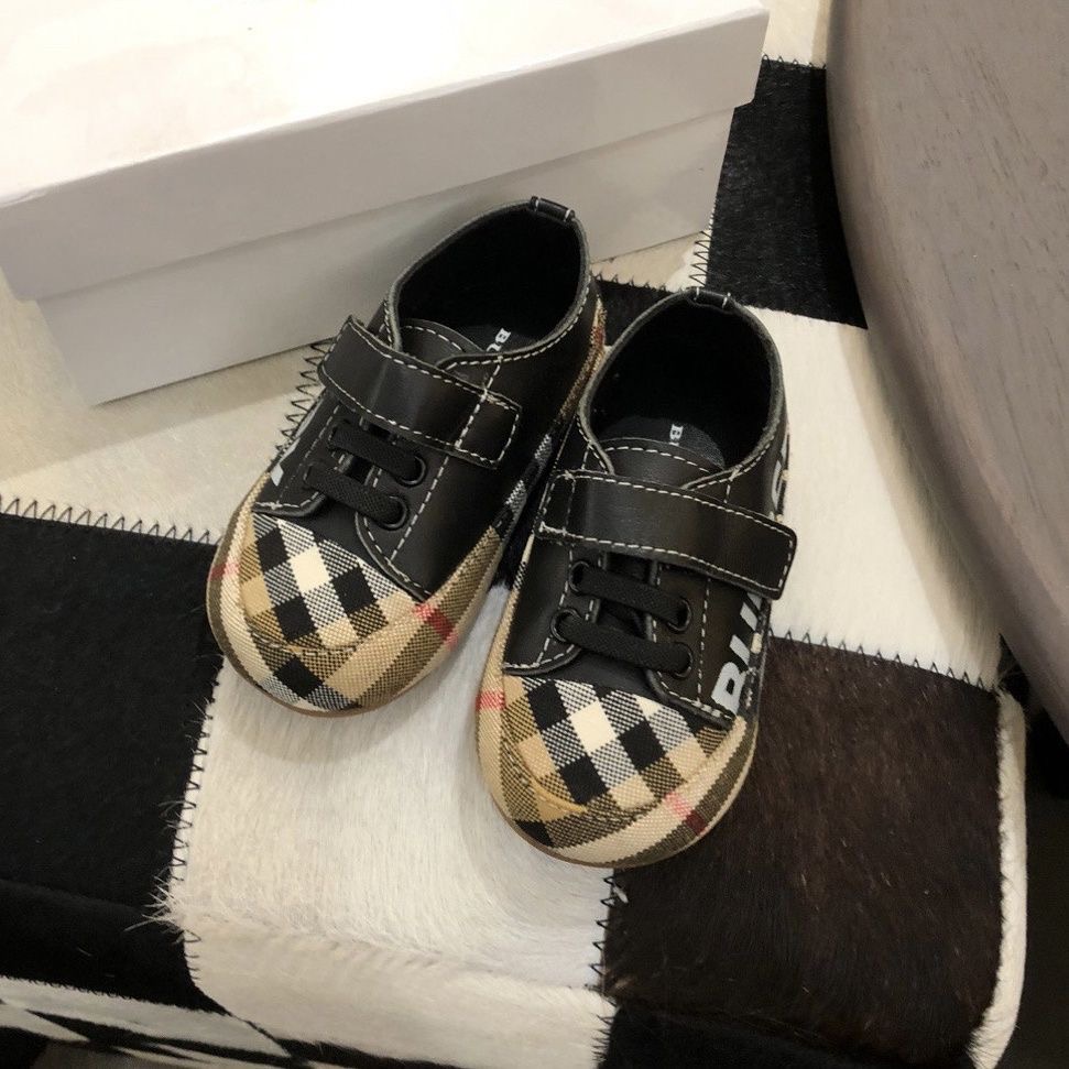 Baby childrens shoes 241023