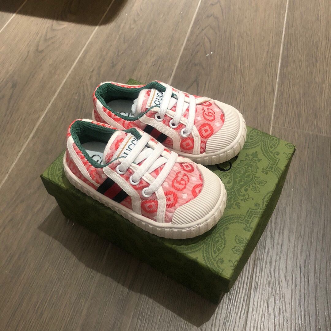 Baby childrens shoes 241023
