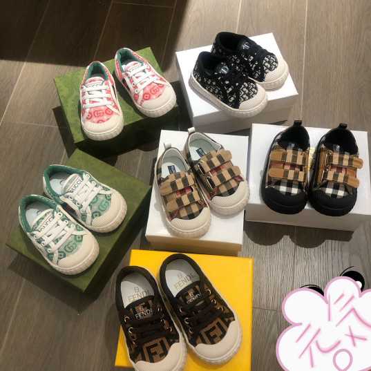 Baby childrens shoes 241023