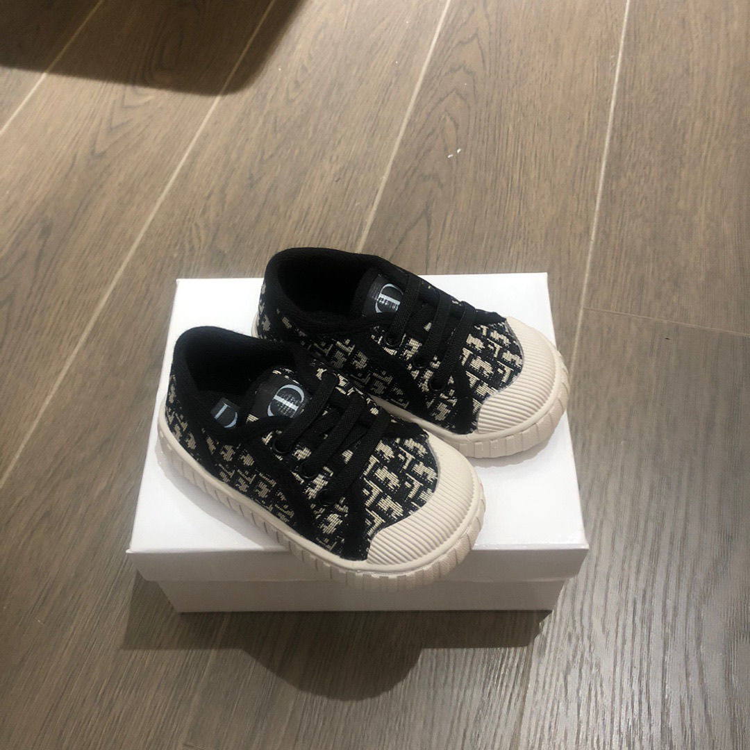 Baby childrens shoes 241023