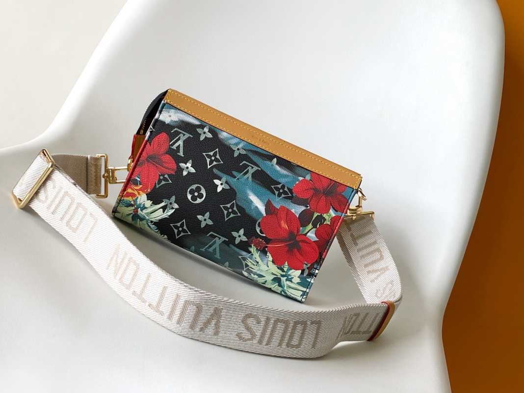 M83466 Alpha Wearable Monogram Eclipse 18.5 x 11 x 6.5cm