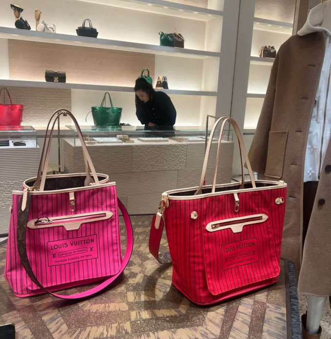 L\V NEW WOMENS HANGBAG 250128