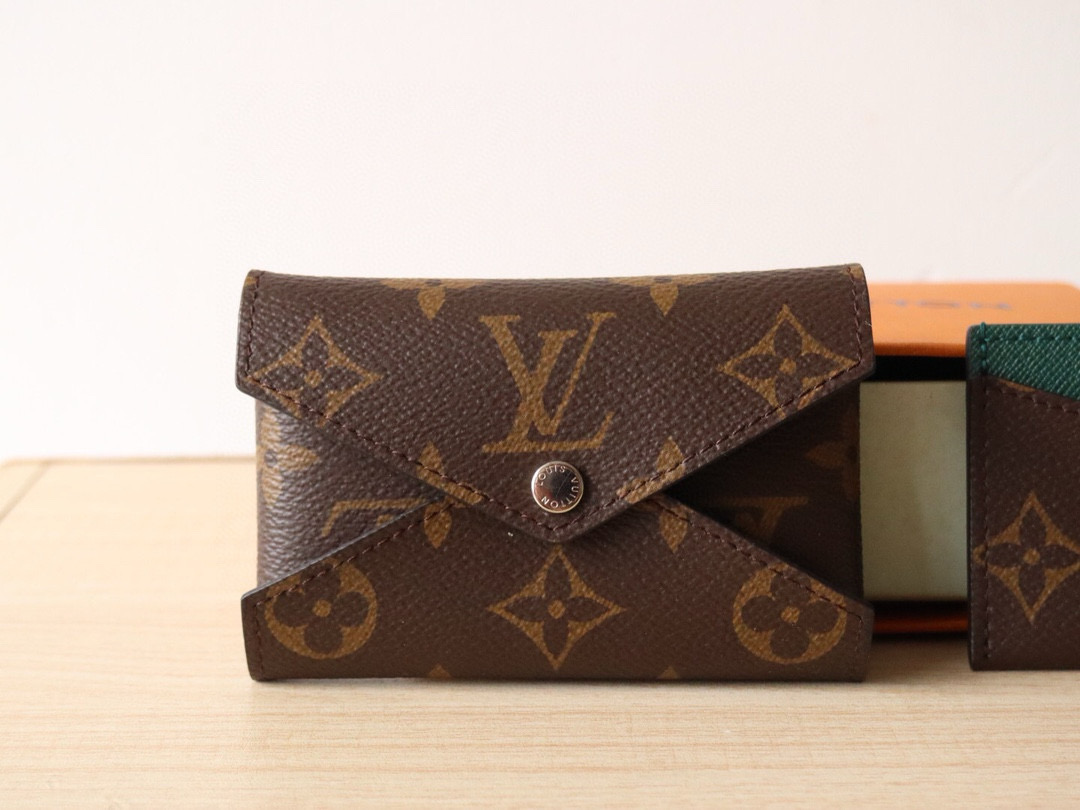 L\V NEW WALLET 20250207