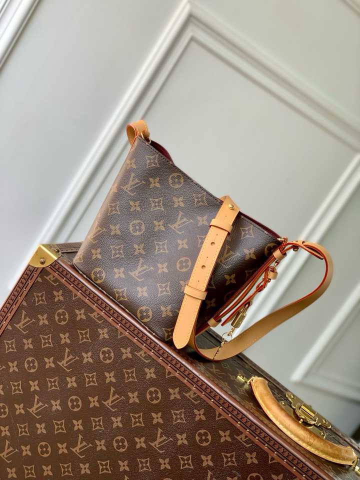 L\V ALL IN BB BAG M13045 M12925 M13089 M13480 M14356 18X12X16cm