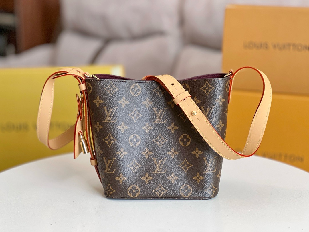 L\V ALL IN BB BAG M13045 M12925 M13089 M13480 M14356 18X12X16cm