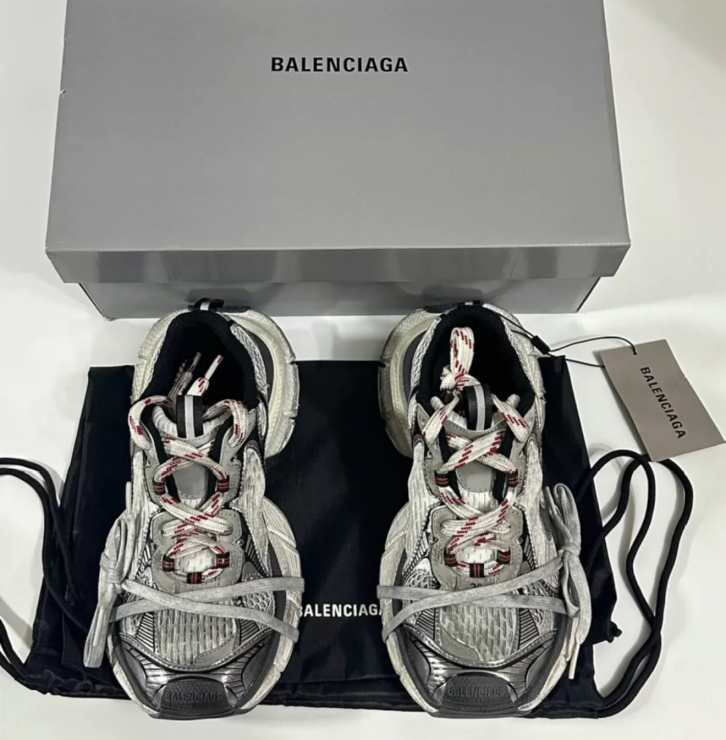 B@lenciaga SNEAKERS 250526
