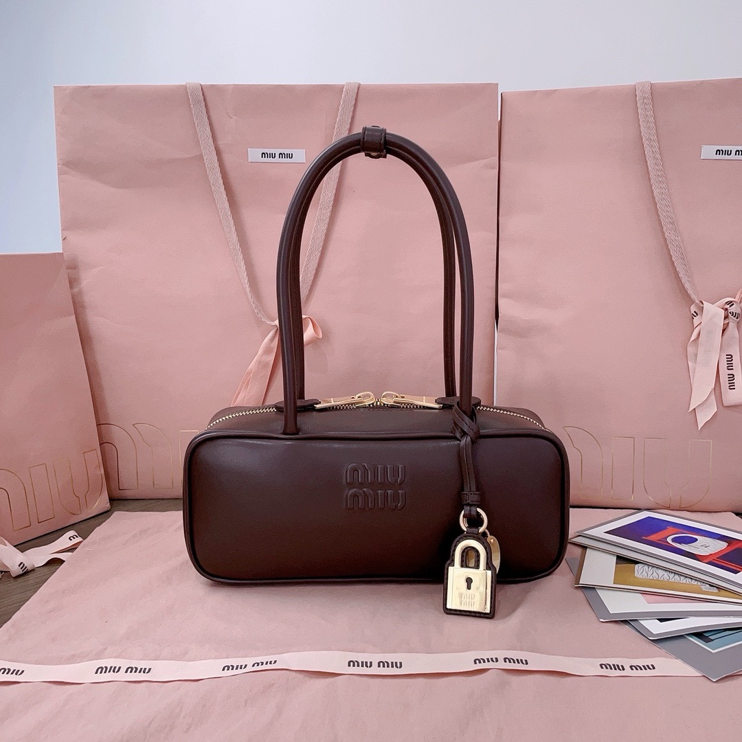 MIUMlU new handbag 250526