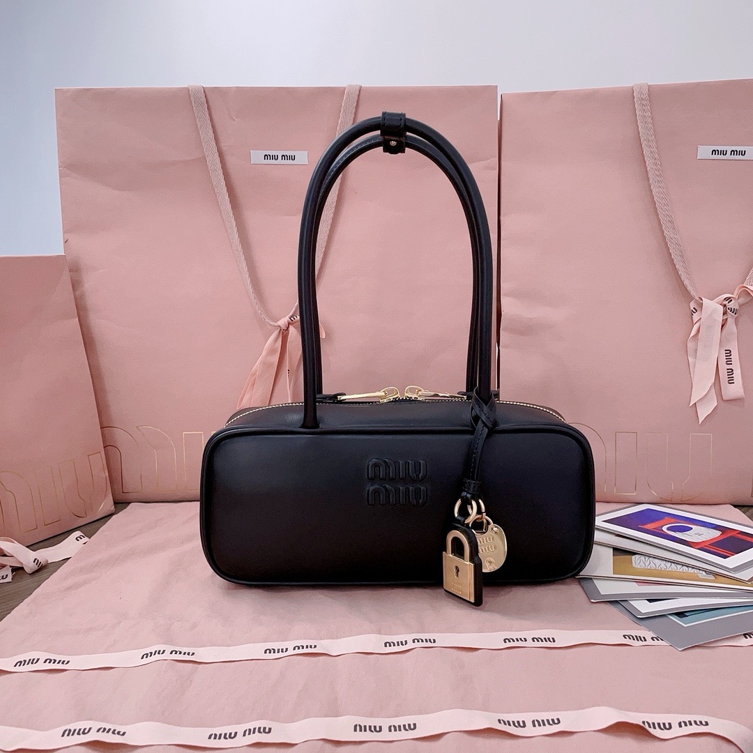 MIUMlU new handbag 250526