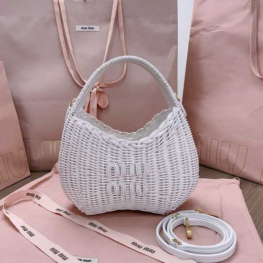 MIUMlU new handbag 250526