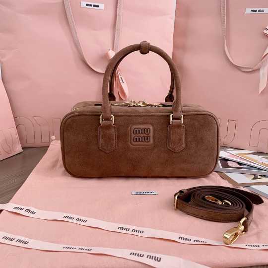 MIUMlU new handbag 250526