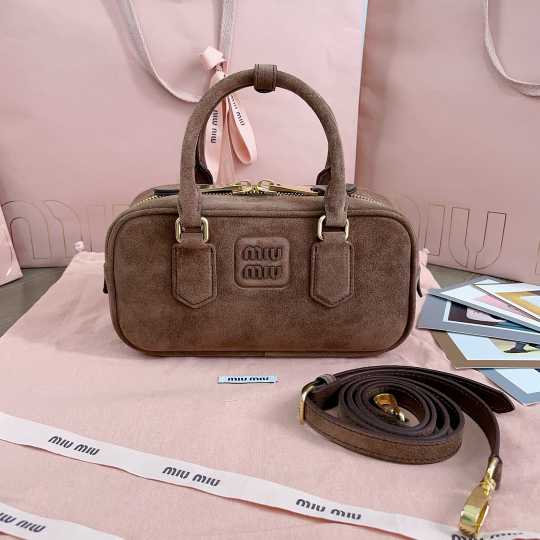 MIUMlU new handbag 250526