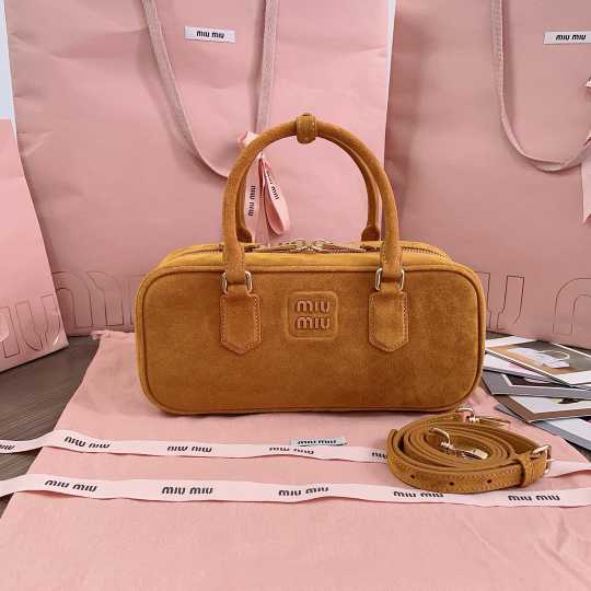 MIUMlU new handbag 250526