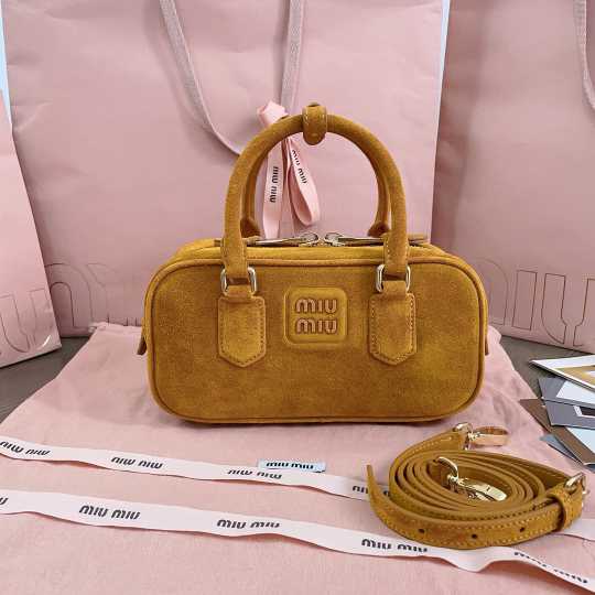 MIUMlU new handbag 250526