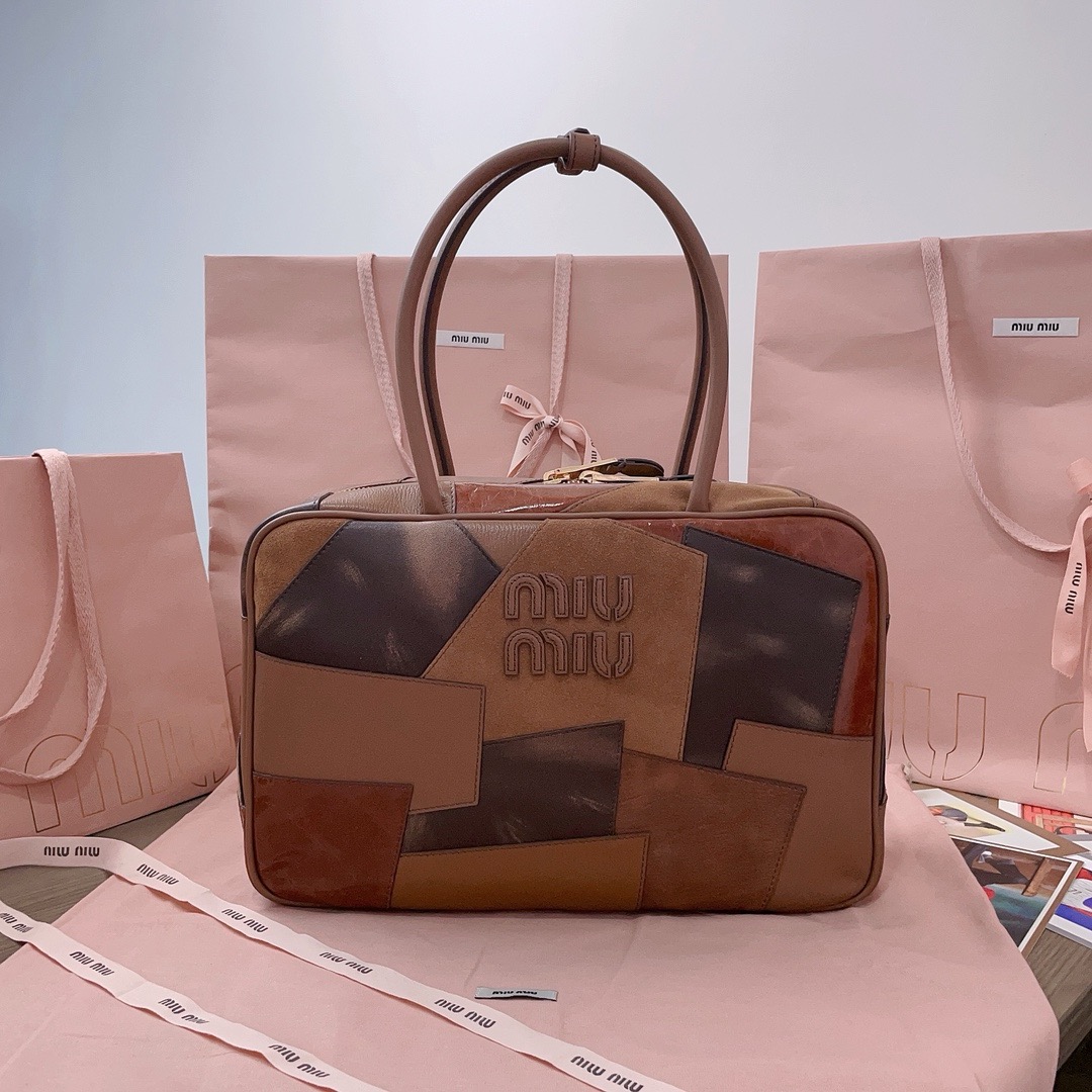 MIUMlU new handbag 250526