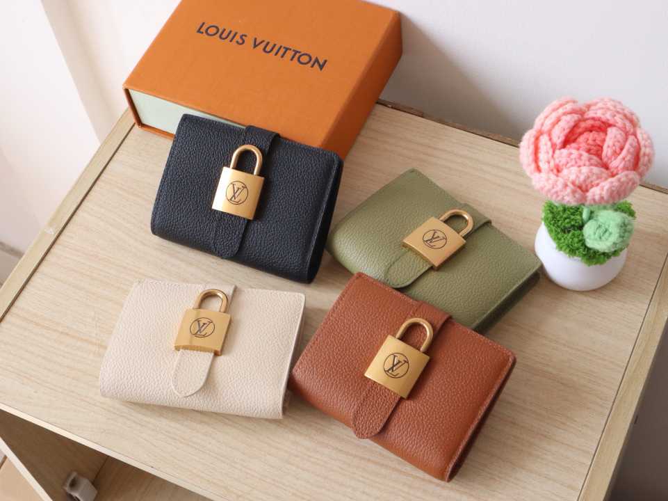 L\V NEW WOMENS WALLET 250606