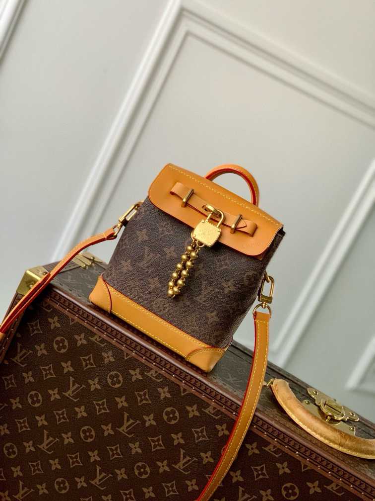 Steamer 15 Pharrell Williams  Marque D?pos?e M11630 16.5x20x8.5CM
