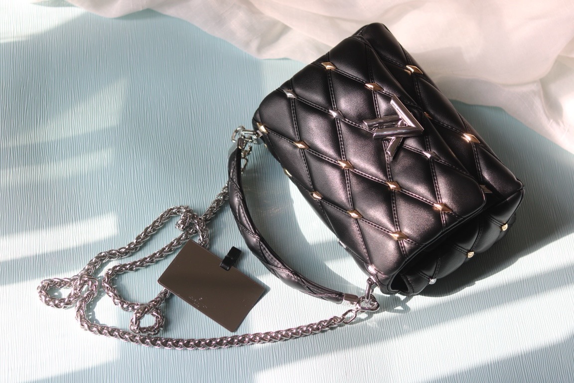 L\V NEW WOMENS HANDBAG 250606