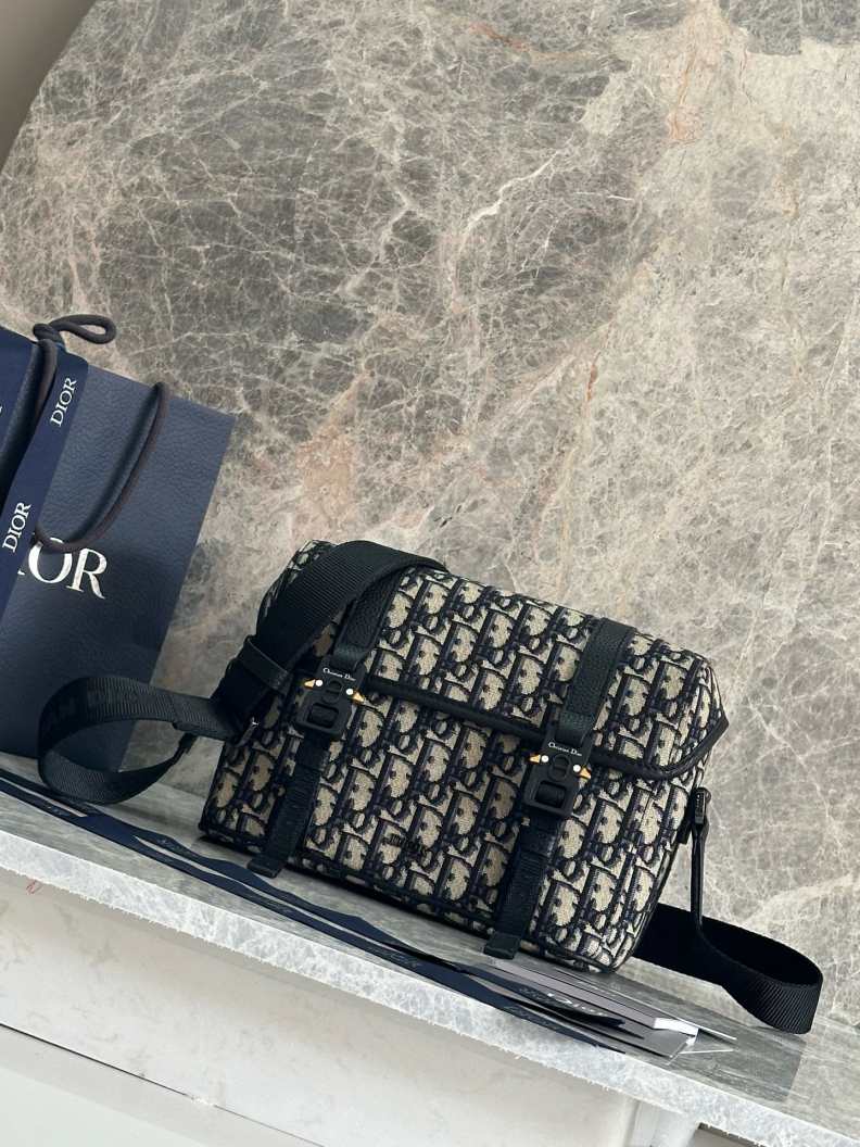 DlOR MENS BAG 250611