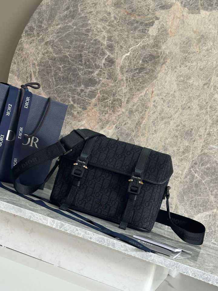 DlOR MENS BAG 250611