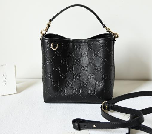 GUCCI NEW WOMENS HANDBAG 815118 19x18x11cm GG Emblem 250623