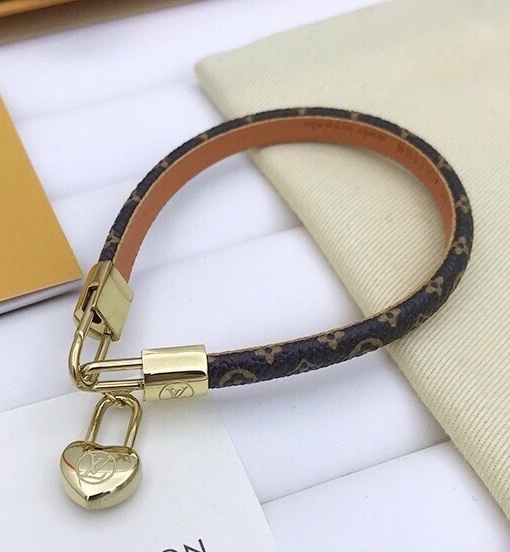 L\V bracelet 250628