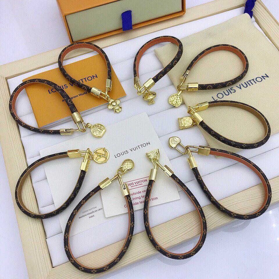 L\V bracelet 250628