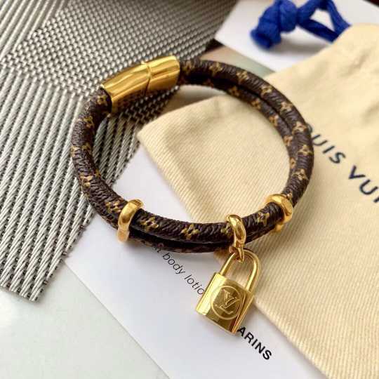 L\V bracelet 250628