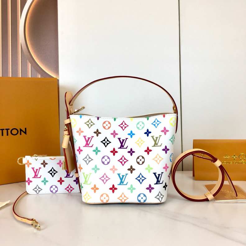 L\V NEW WOMENS HANDBAG 250731