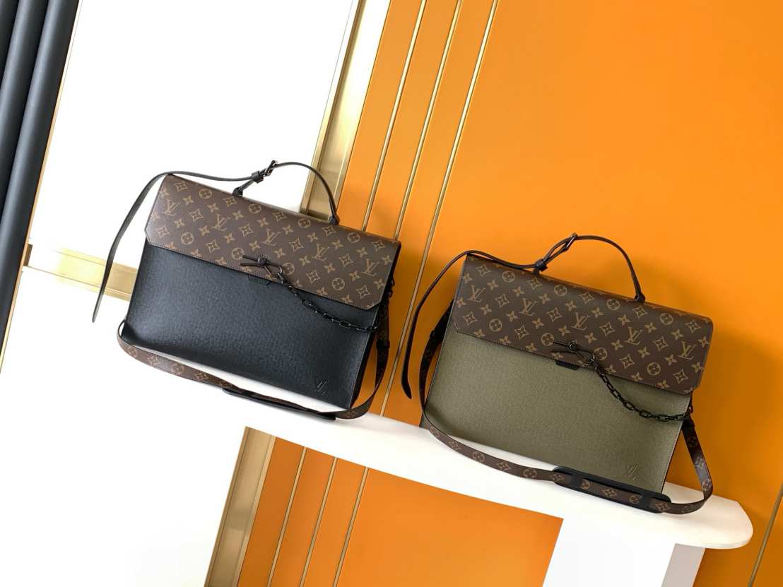 L\V MENS BAG 250806