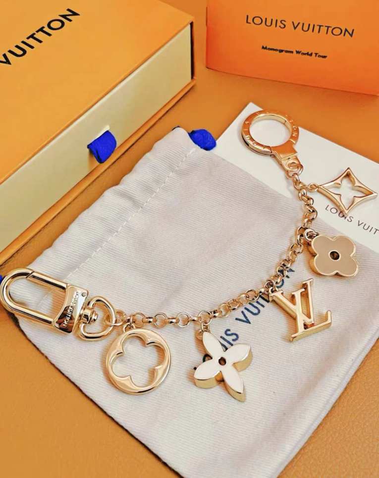 L\V Accessories 251008