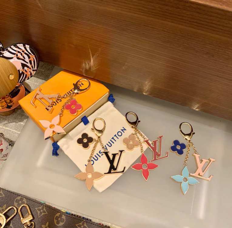 L\V Accessories 251008